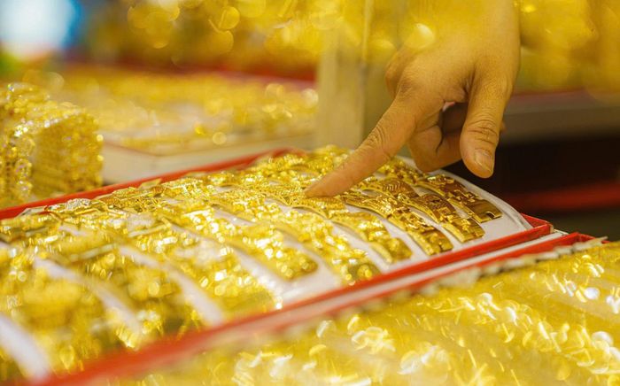Tin tài chính hôm nay 6/5: Vàng biến động mạnh, USD phân hóa