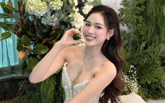 Hoa hậu Đỗ Thị Hà hẹn hò với 'người thương' 6 năm