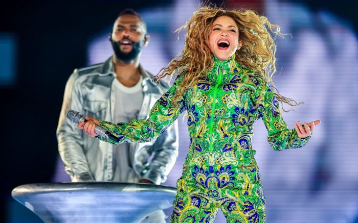 Shakira 'đốt cháy' Copacabana: Show miễn phí hút 2 triệu người, mang về 160 triệu USD cho Rio