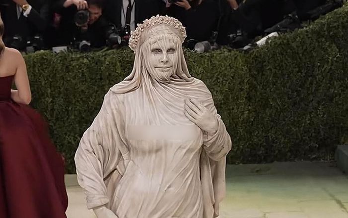 Siêu mẫu Heidi Klum tiết lộ bí mật về trang phục độc lạ ở Met Gala