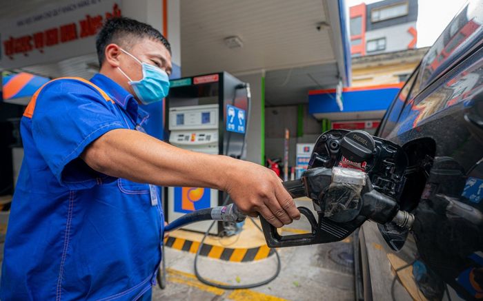 Giá xăng dầu hôm nay 7/5: Thế giới tiếp tục giảm mạnh