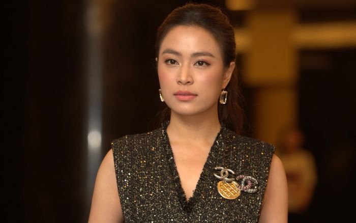 'Chuyện lạ' với Hoàng Thùy Linh