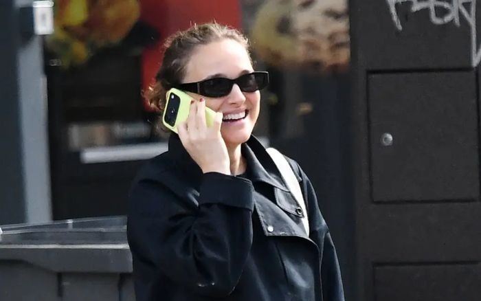 Nữ diễn viên Natalie Portman chia sẻ loạt ảnh đời thường giữa lúc mang thai con thứ ba