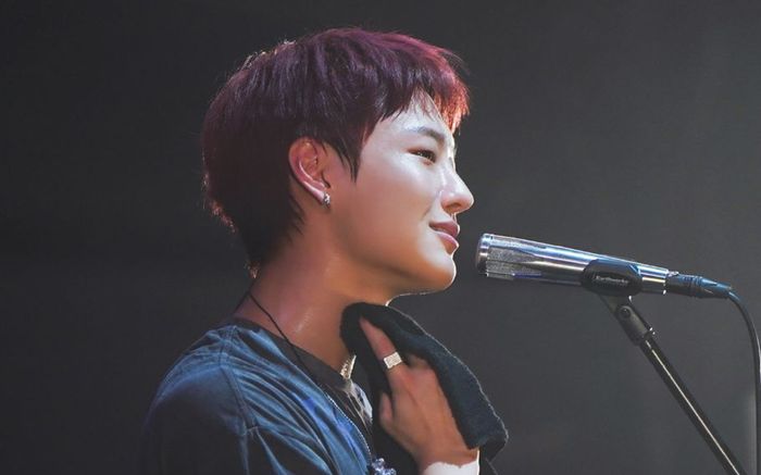 Ca sĩ WOODZ vướng tranh cãi