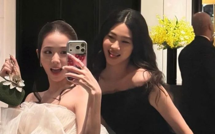 Jisoo (BLACKPINK) khoe ảnh hội ngộ Jung Ho Yeon sau Met Gala 2026