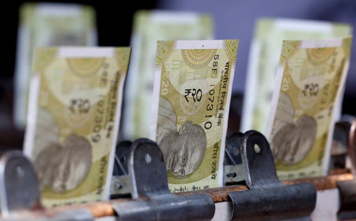 Giá dầu tăng gây sức ép, đà hồi phục của rupee Ấn Độ đối mặt rủi ro