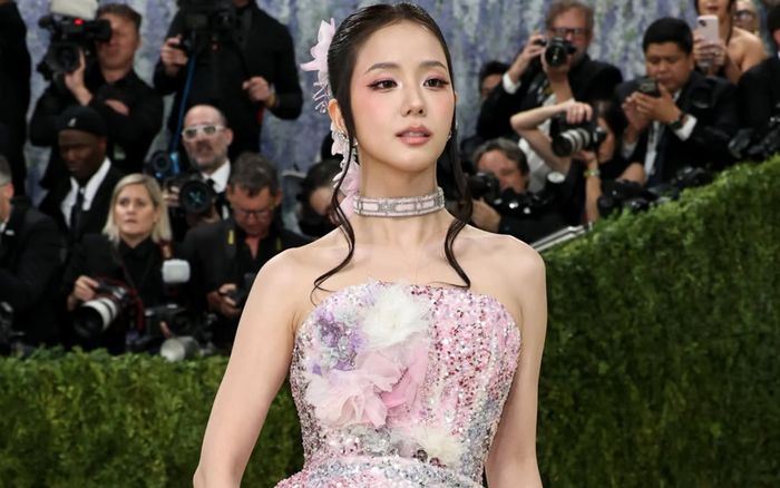 Jisoo sẽ 'lột xác' mạnh mẽ trong album mới?