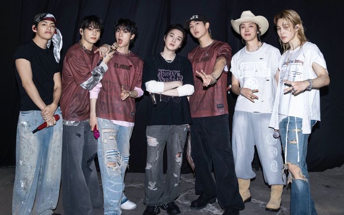 BTS đang viết lại lịch sử tour diễn, sánh ngang Coldplay và Taylor Swift