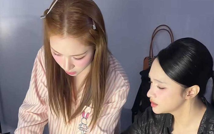 Hòa Minzy lo lắng, báo tin về Hương Giang