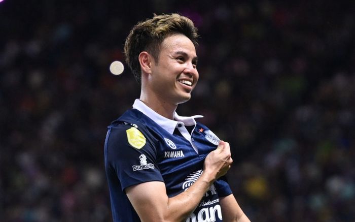 Bỏ xa Ronaldo, đội trưởng Thái Lan áp sát kỷ lục của Messi