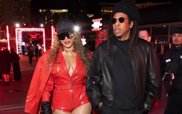 Beyoncé khoe phong cách cá tính trong lần hiếm hoi xuất hiện ủng hộ chồng