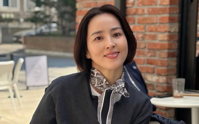 Nhan sắc 'lão hóa ngược' của Han Hye Jin