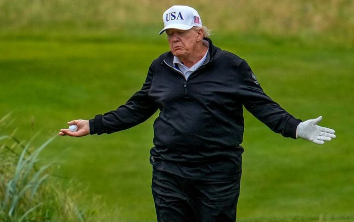 Ông Trump đăng tải ca khúc AI ca ngợi sức ảnh hưởng toàn cầu, vấp phải làn sóng phản ứng