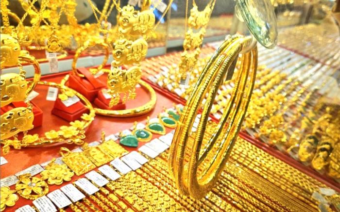 Tin tài chính hôm nay 10/6: Vàng lao dốc, USD giữ đỉnh cao