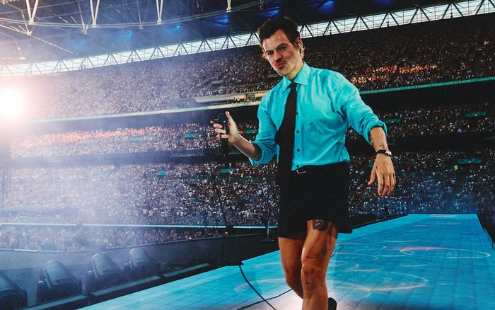 Harry Styles gặp sự cố trước 80.000 khán giả