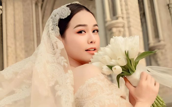 Mừng cho Nhật Kim Anh đã hạnh phúc với tình yêu đặc biệt ở tuổi 41
