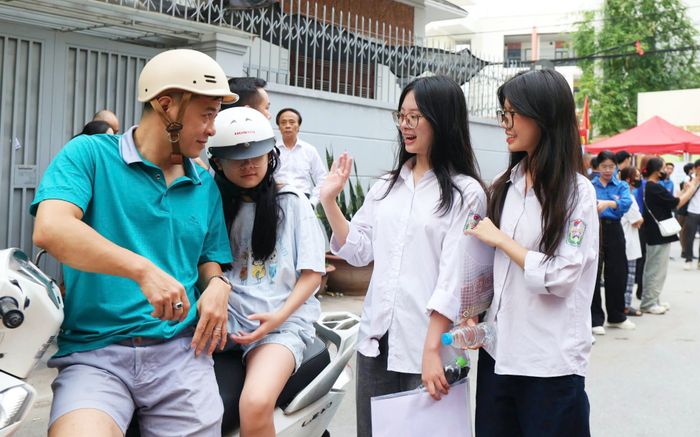 Sáng nay (11/6), hơn 1,2 triệu sĩ tử bước vào môn thi đầu tiên Kỳ thi Tốt nghiệp THPT 2026