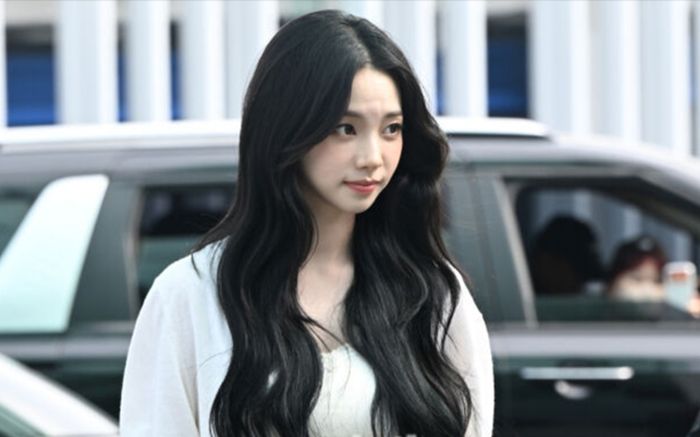 Karina tiết lộ lý do thực sự đằng sau biểu cảm cau có ở sân bay, hóa ra là vì sự cố ngoài ý muốn