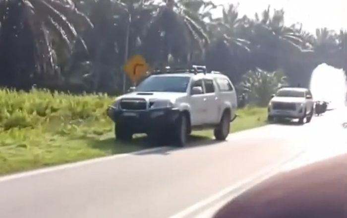 Lái xe đâm vào đường ống nước, gia đình 5 người thiệt mạng thương tâm