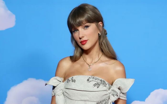 Taylor Swift tái sử dụng vòng cổ kim cương mang ý nghĩa đặc biệt