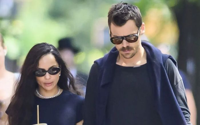 Chi tiết thể hiện tình yêu của Zoë Kravitz và vị hôn phu Harry Styles