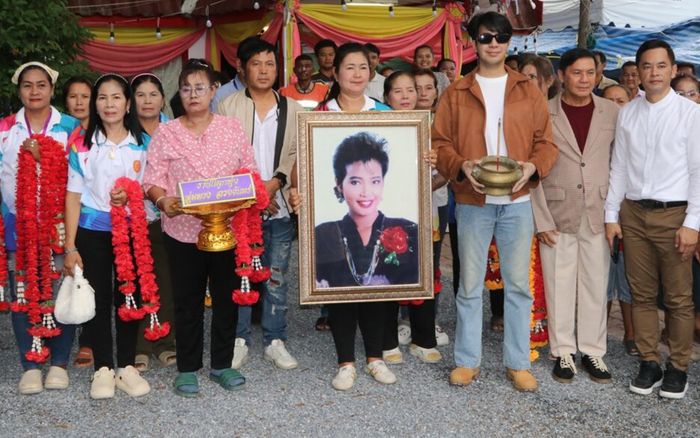 Nữ ca sĩ được người dân làm lễ tưởng niệm 34 năm ngày mất