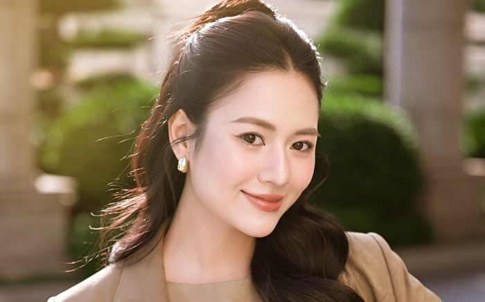 Diễn viên Việt Hoa tái xuất phim giờ vàng hậu đám cưới