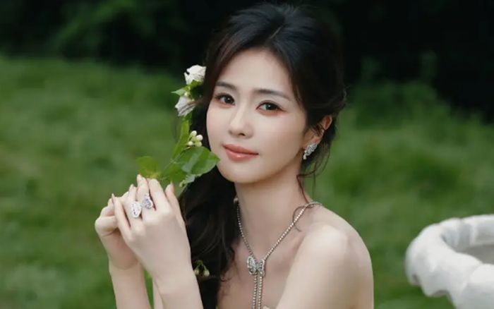 Bạch Lộc gây thương nhớ với nhan sắc trong trẻo như nàng thơ