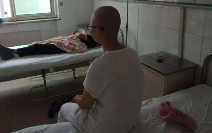 Con gái 12 tuổi bị ung thư xương, người mẹ quyết định ly hôn chồng không chút do dự