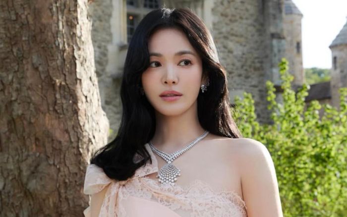 Song Hye Kyo gây sốt với ảnh cận mặt, nhan sắc tuổi 44 khiến dân mạng trầm trồ