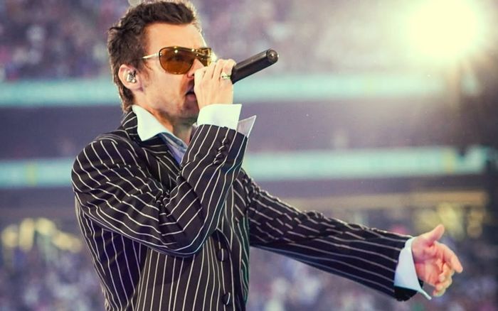 Harry Styles lập kỷ lục giữa tranh cãi giá vé