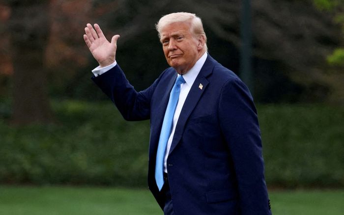 Tòa án tiếp tục yêu cầu gỡ tên Donald Trump khỏi Trung tâm Kennedy