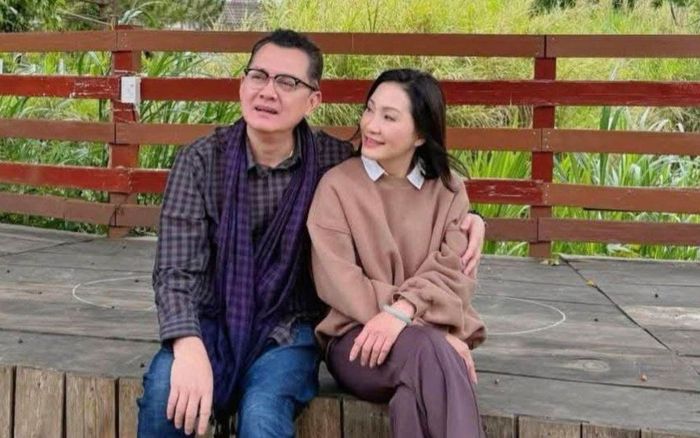 Nghệ sĩ Hữu Châu bày tỏ với Hồng Đào
