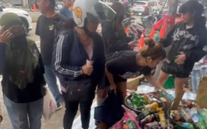 Vợ chồng chủ tiệm bánh đột ngột qua đời, em trai quay lại dọn hàng thì chứng kiến cảnh tượng không ngờ