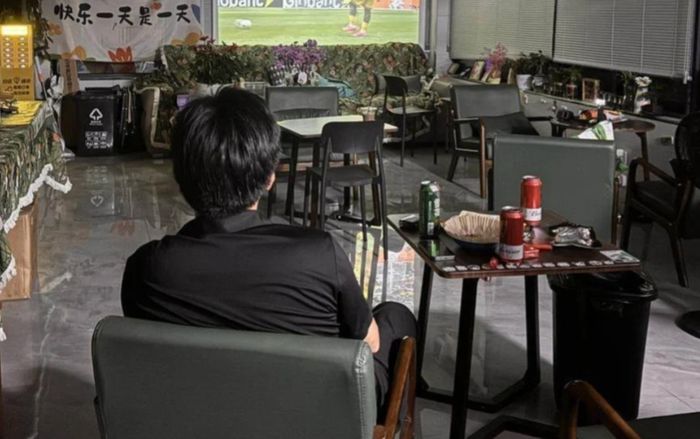 Chủ quán cà phê chi hơn chục triệu mời 4000 người xem World Cup nhưng không ai tới