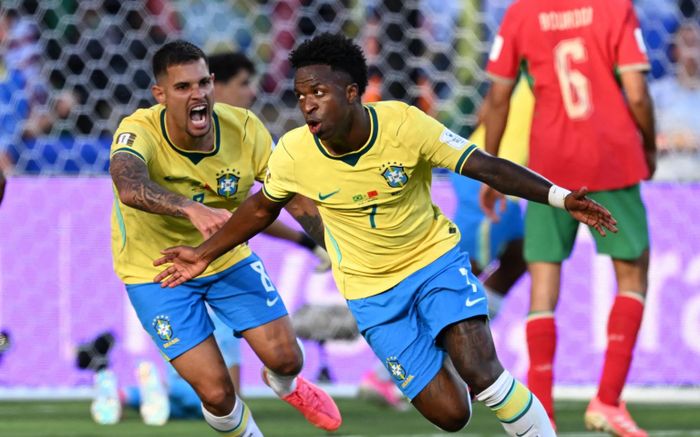 Douglas Santos: Vinicius là thiên tài của Brazil