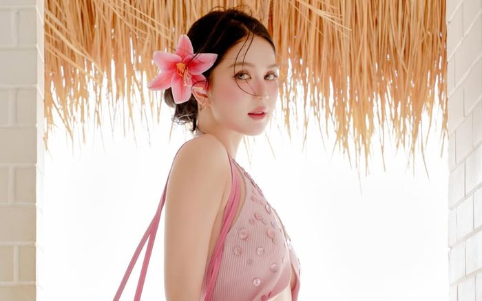 Lương Thuỳ Linh phản ứng khi Ngọc Trinh khoe ảnh áo tắm