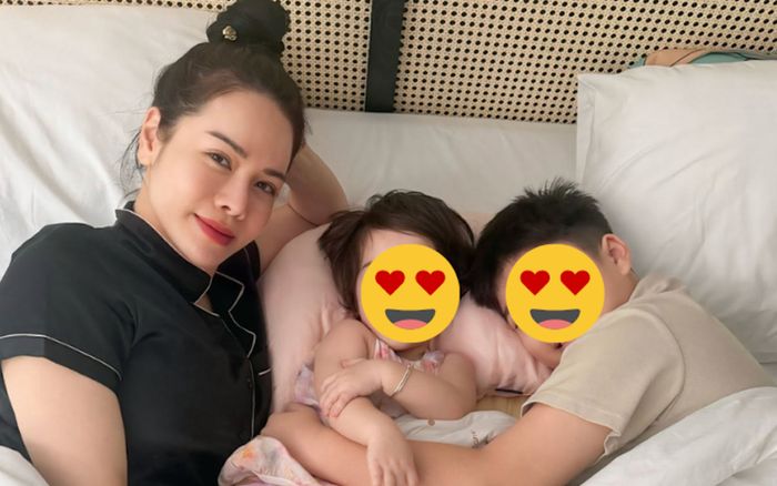 Khung hình hạnh phúc của Nhật Kim Anh bên hai con nhỏ
