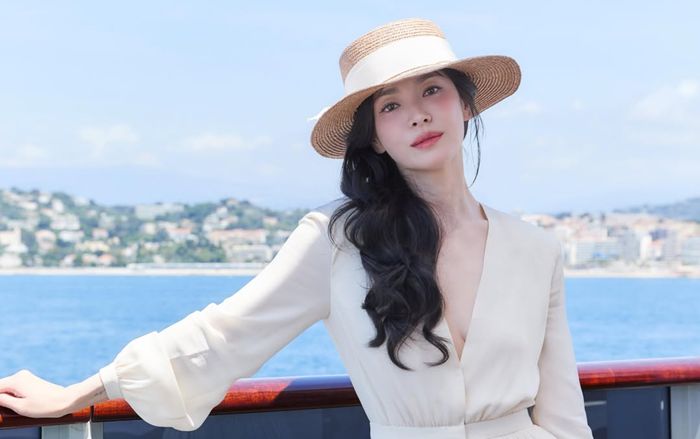 Song Hye Kyo đẹp như nữ thần, làn da trắng sáng ở tuổi 44