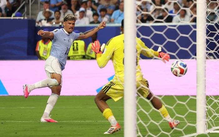 Uruguay nhọc nhằn giành 1 điểm trước Saudi Arabia