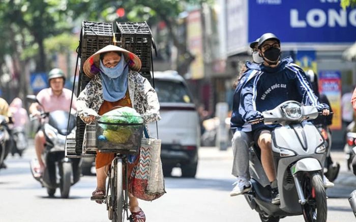 Nắng nóng gay gắt tiếp tục bao trùm miền Trung