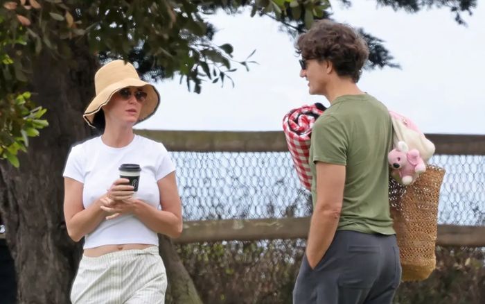 Katy Perry và Justin Trudeau gây chú ý với khoảnh khắc thân mật trong buổi dã ngoại