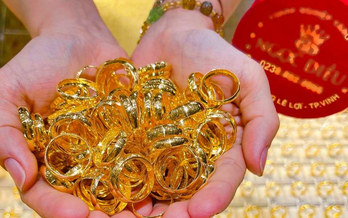 Giá vàng hôm nay (17/6): Vàng nhẫn tăng vượt vàng miếng