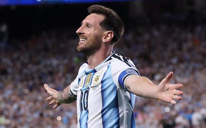 Rivaldo ngả mũ trước Messi: Thiên tài vẫn đang viết tiếp lịch sử