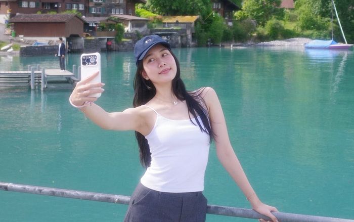 Á hậu Phương Anh 'check in' nơi Son Ye Jin và Hyun Bin từng đến