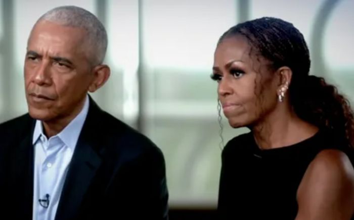 Michelle Obama gây ấn tượng với váy đen lệch vai sang trọng