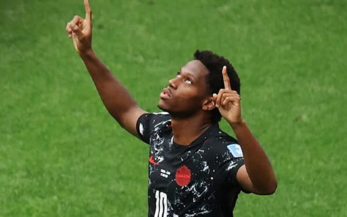 Lập hat-trick giống Messi, Jonathan David viết kỷ lục sau gần một thế kỷ