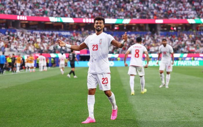 Hậu vệ Iran gây sốt khi vượt Olise về thống kê đặc biệt ở World Cup 2026