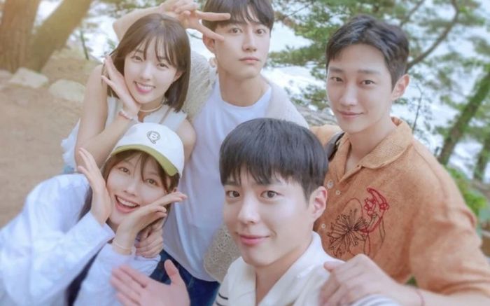 Loạt sao Hàn đình đám liên tục hội ngộ, gợi nhớ thời hoàng kim của Kdrama