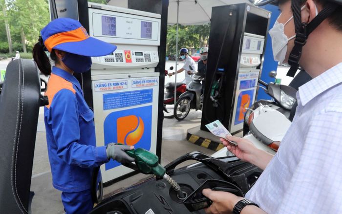 Giá xăng dầu hôm nay 19/6: Thế giới giảm nhẹ